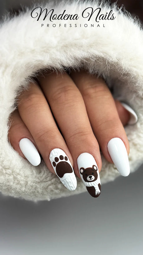 Zimowe paznokcie 2025 — trendy, inspiracje i świąteczny blask